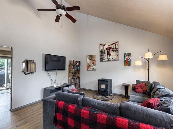 5th image of 25285 Josephine St