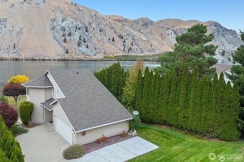 2nd image of 345 Lakefront Drive