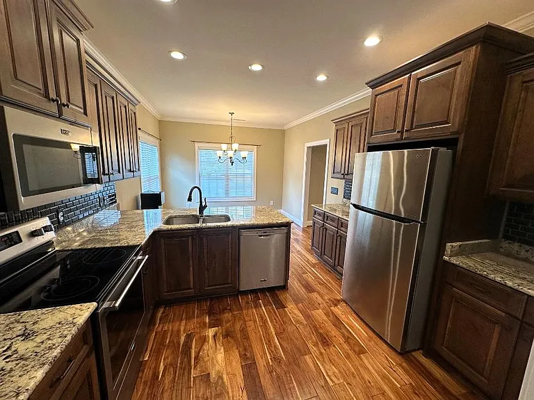 240 Regency Ln SW — Photo 7