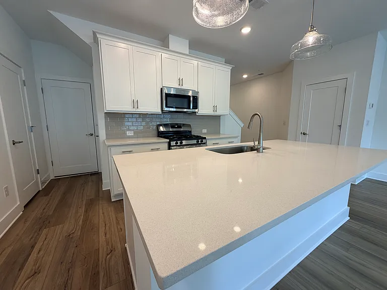 454 Laurelwood Ct — Photo 9
