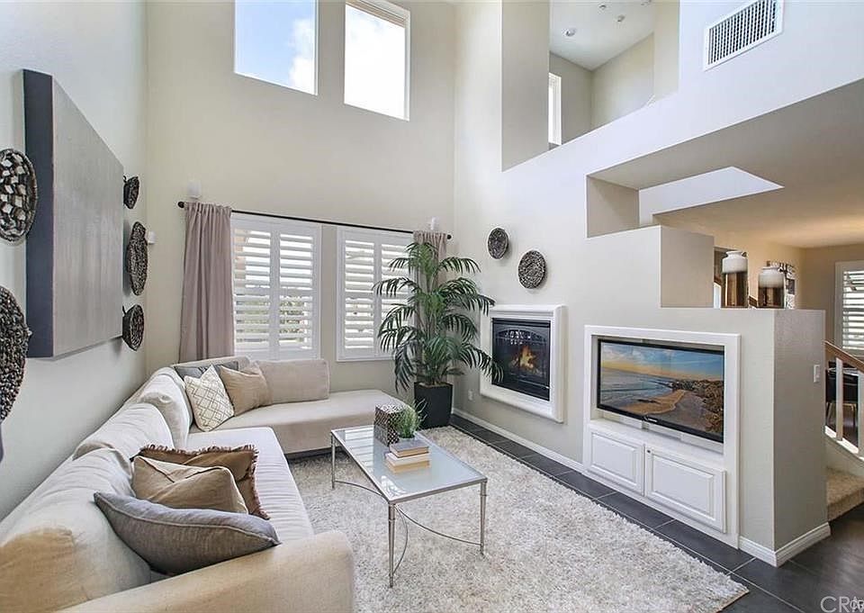 1st image of 8 Meridian Dr