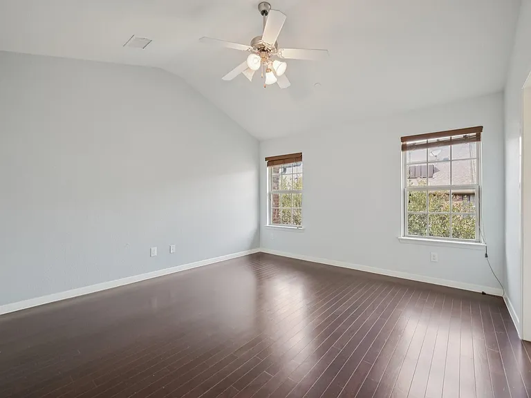 3934 Amberwood Dr — Photo 28