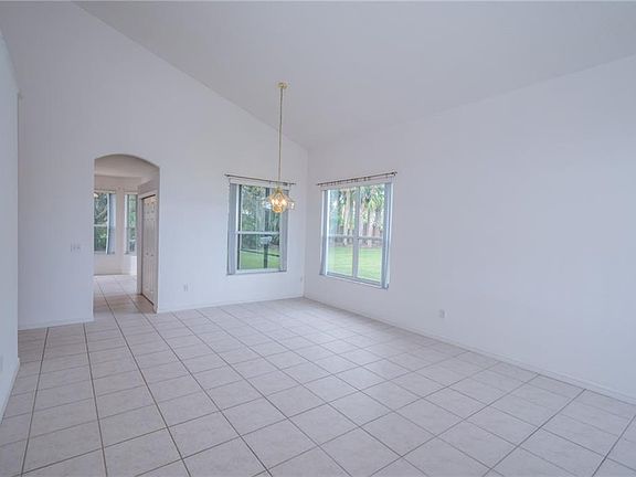 5th image of 607 Hardwood Cir
