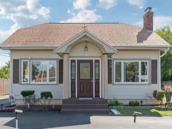 26 Covel Cir, Warwick, RI 02888