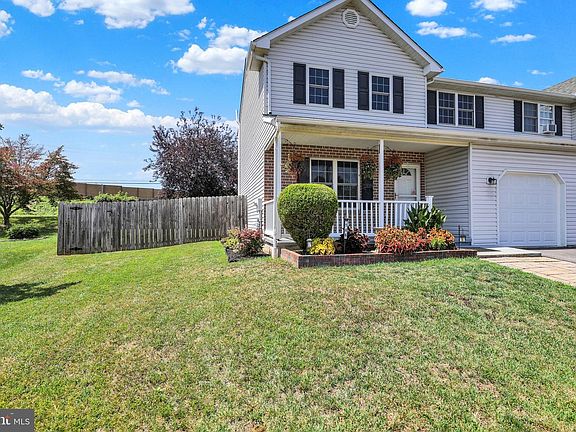 2nd image of 146 Bainbridge Cir