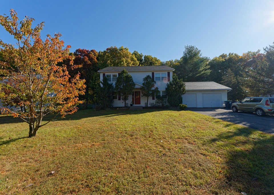 1st image of 11 Woodridge Cir
