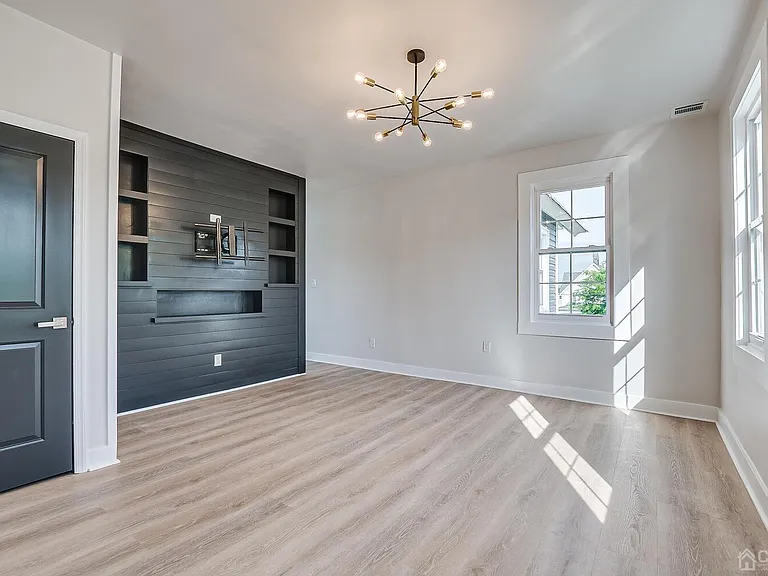 324 Main St #2 — Photo 13
