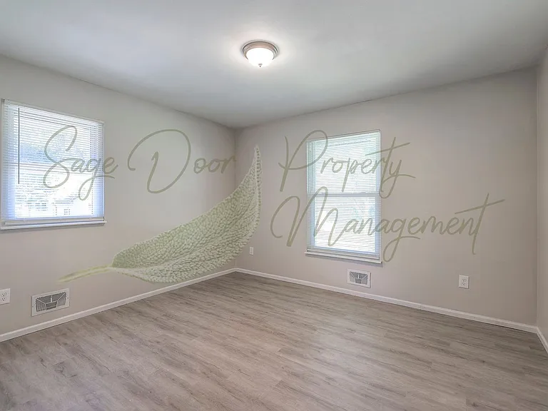 11913 Sycamore Ave — Photo 14
