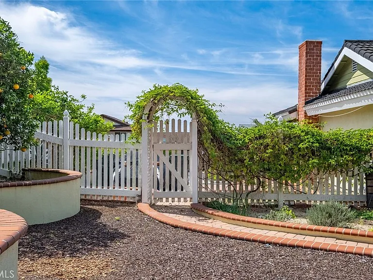 3675 Vigilance Dr — Photo 3