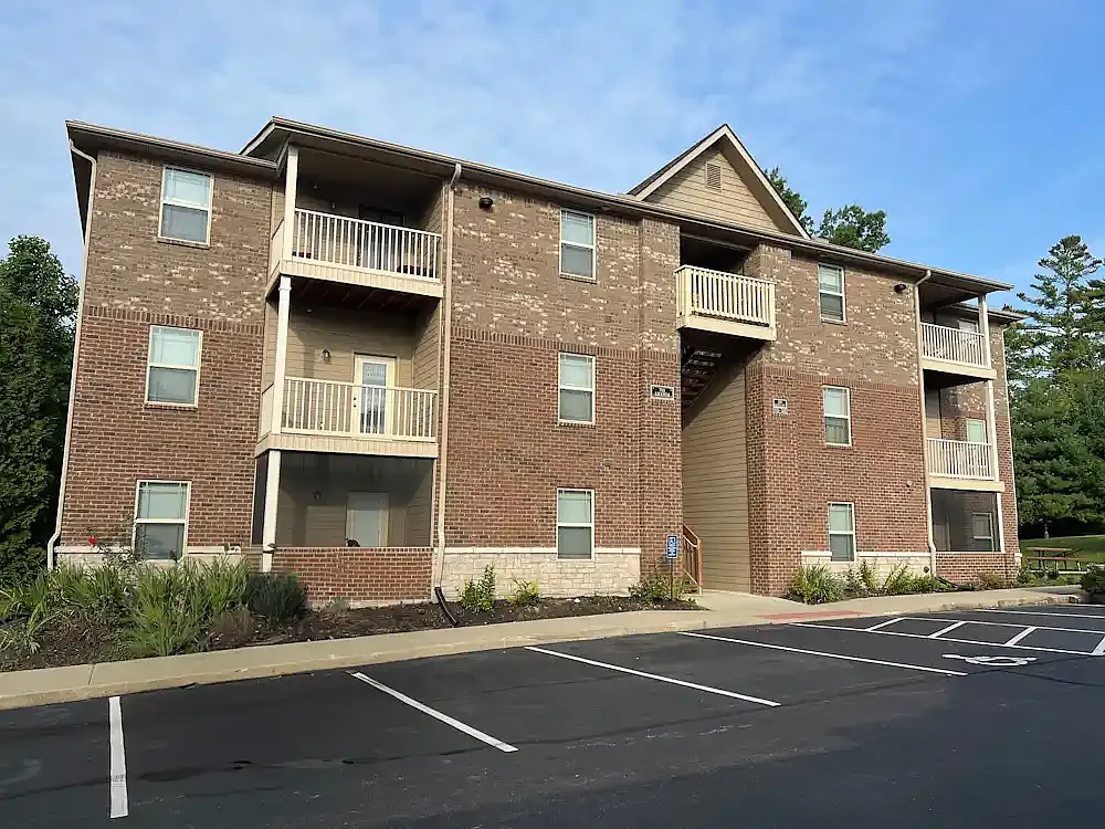 Crossroads Apartments — Photo 2