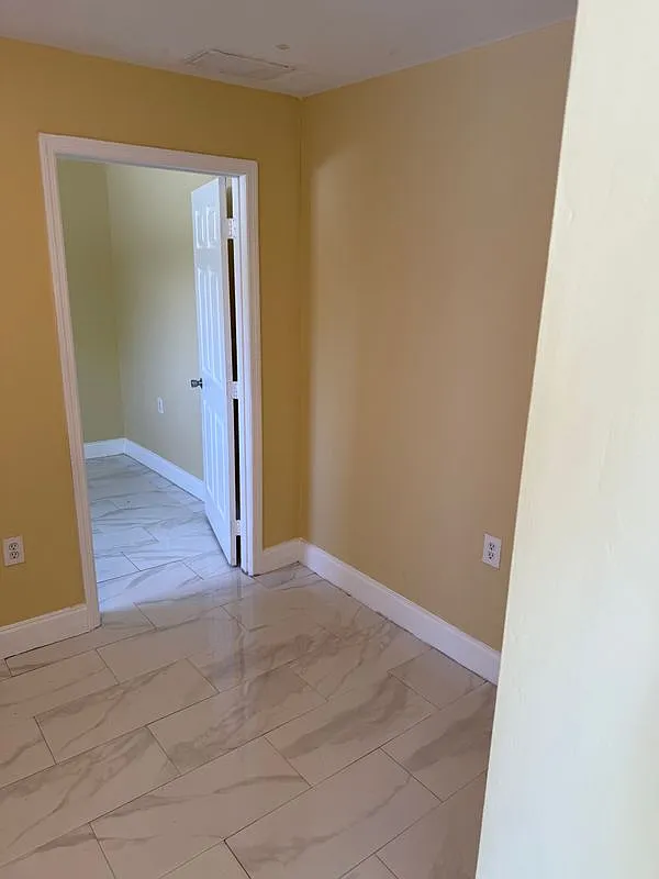 1 bed, 1.0 bath, 400 sqft, $1,300 — Photo 2