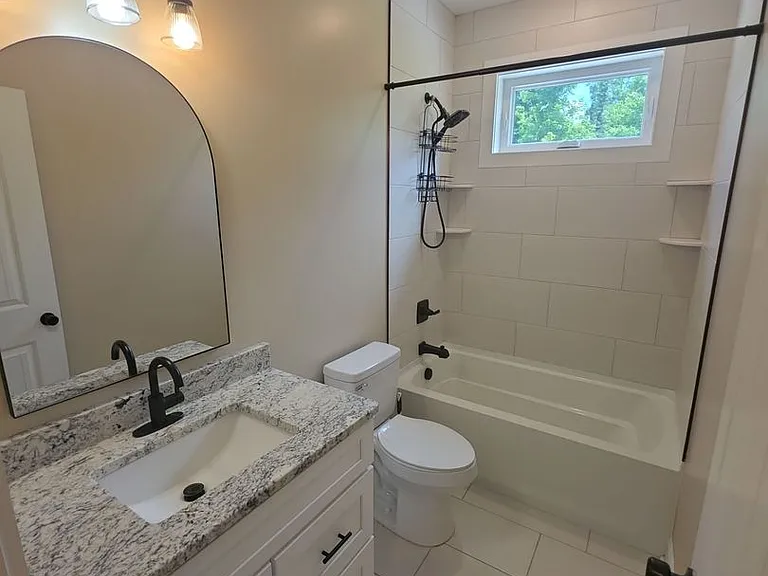245 Johnson St — Photo 16