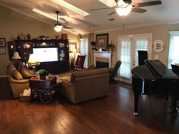 2nd image of 9155 Wesley Pl