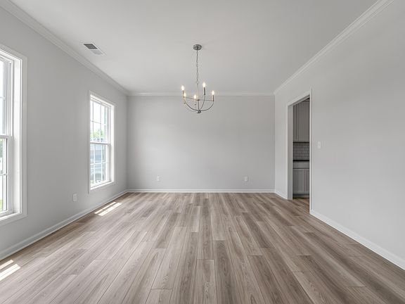 3rd image of 1909 Belhurst Way