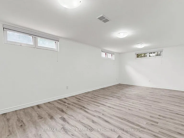 3 Greengate Rd — Photo 35
