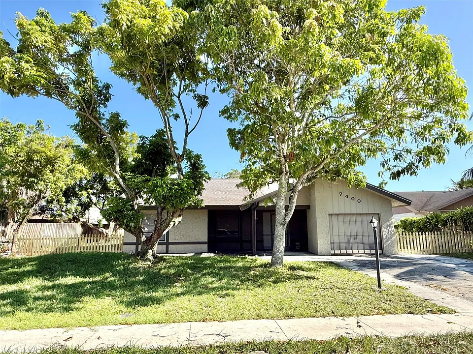7400 SW 11th Ct