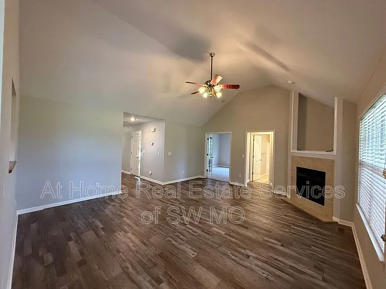 4023 S Warmwater Ave — Photo 6