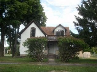 145 N 1st St, Capron, IL 61012