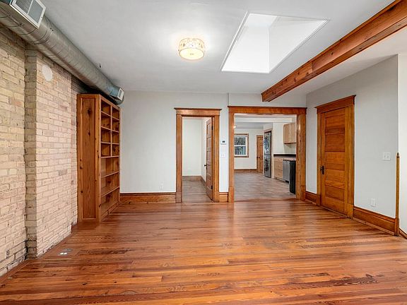 4th image of 946 Fulton St E APT A