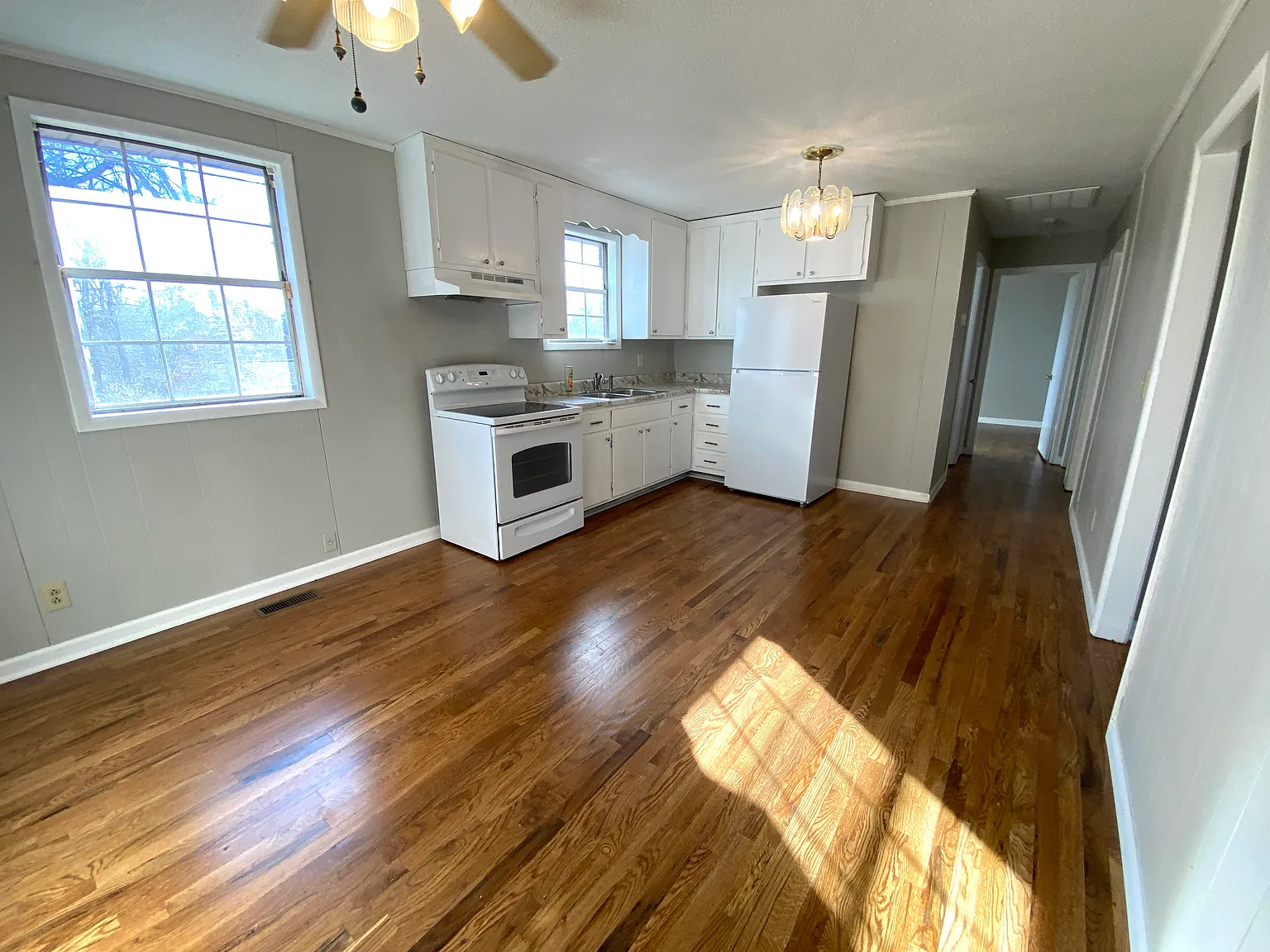 3 bed, 1025 sqft, $1,275 — Photo 2