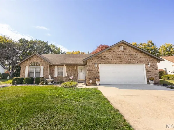 1864 Spruce Hill Dr, Belleville, IL 62221