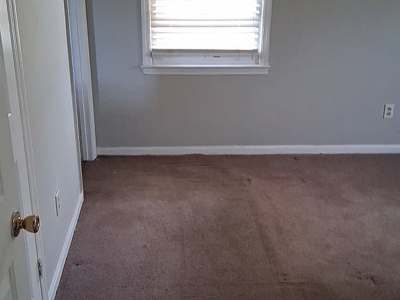 3rd image of 1415 Sheppard Rd