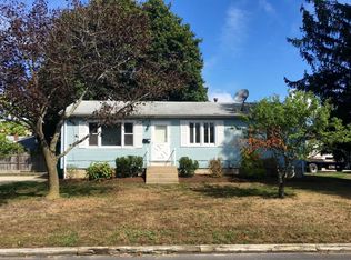 93 Bay State Ave, Warwick, RI 02888