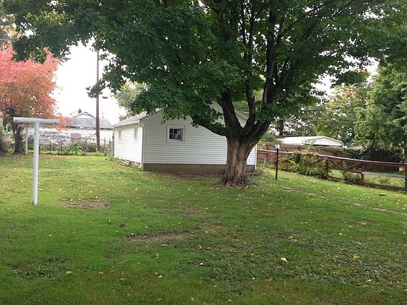 Huge Fenced Back Yard