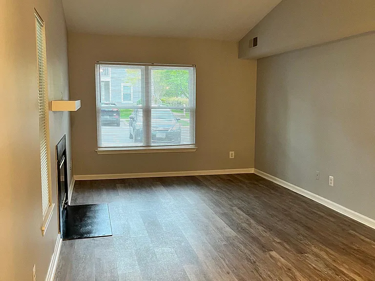 5843 Orchard Hill Ct — Photo 12