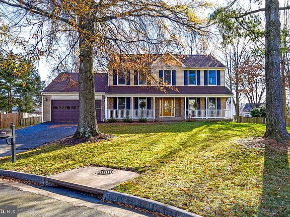 2nd image of 5421 Goldmoore Ct