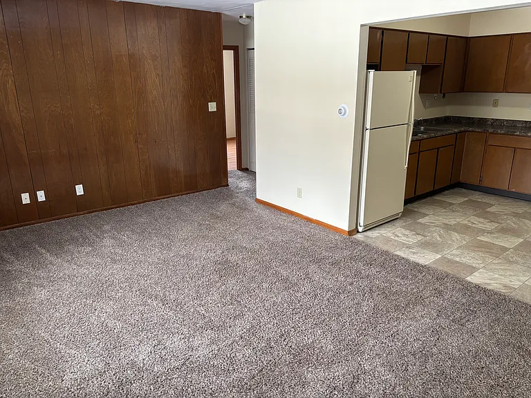 610 Hawthorne Dr #103 — Photo 5