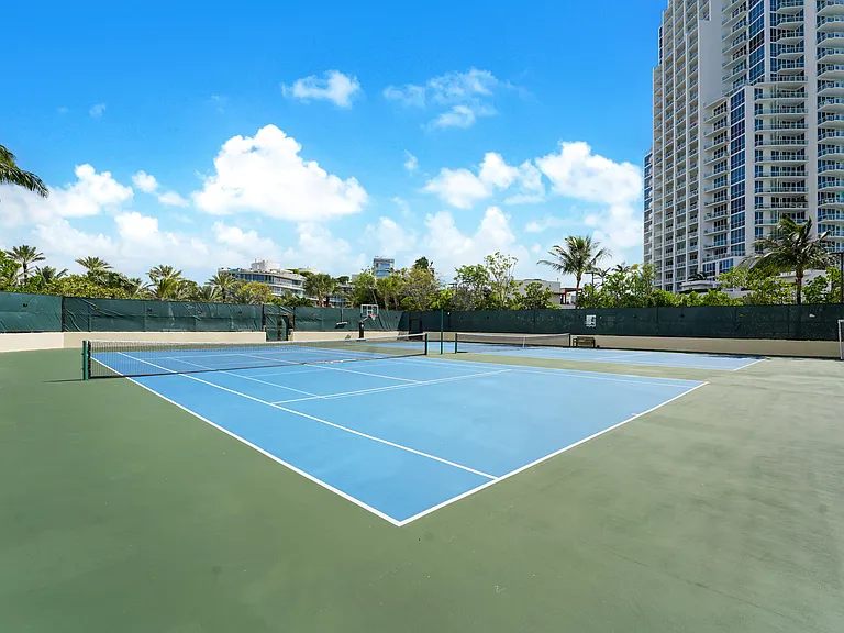 300 S Pointe Dr #405 — Photo 68