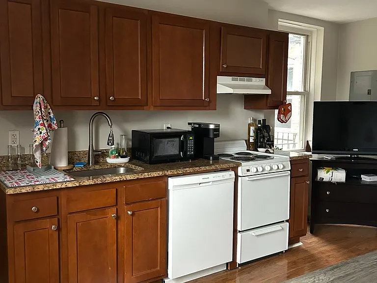 224 Hanover St #15C — Photo 17
