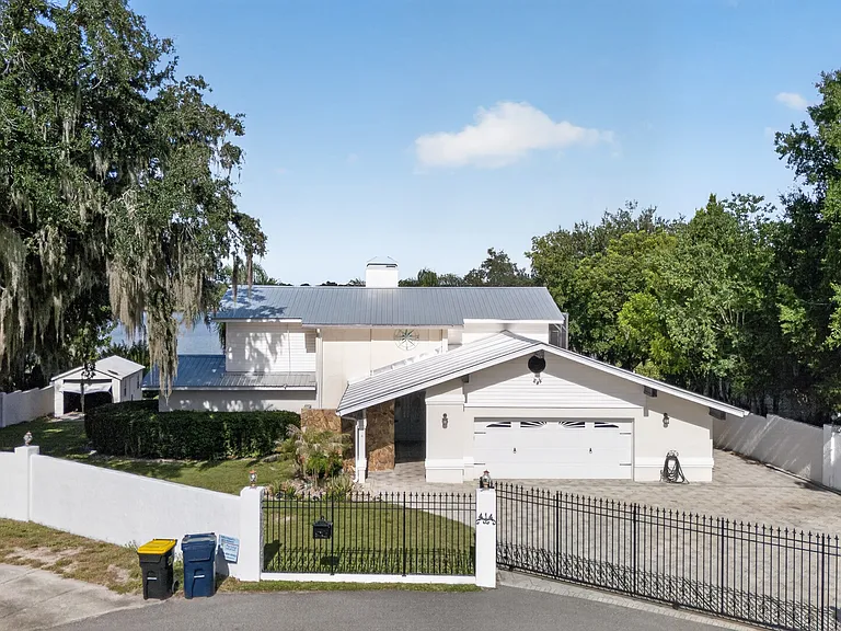 414 Somerset Dr — Photo 2