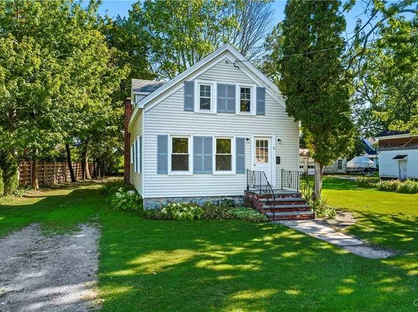 60 Fennell St, Skaneateles, NY 13152