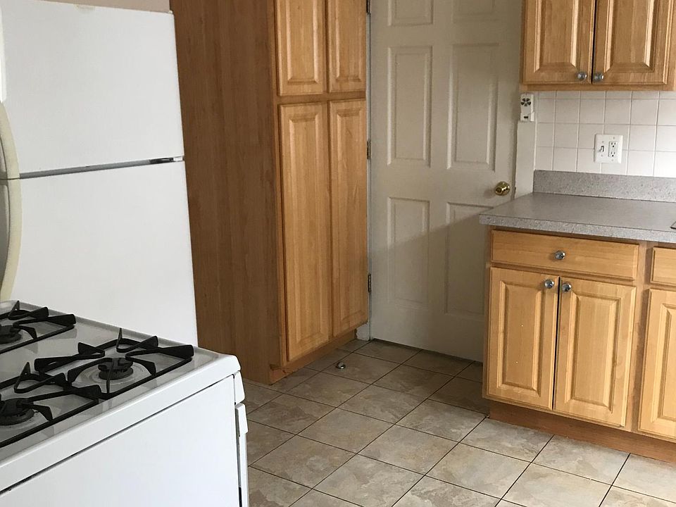 1st image of 2075 Wascana Ave