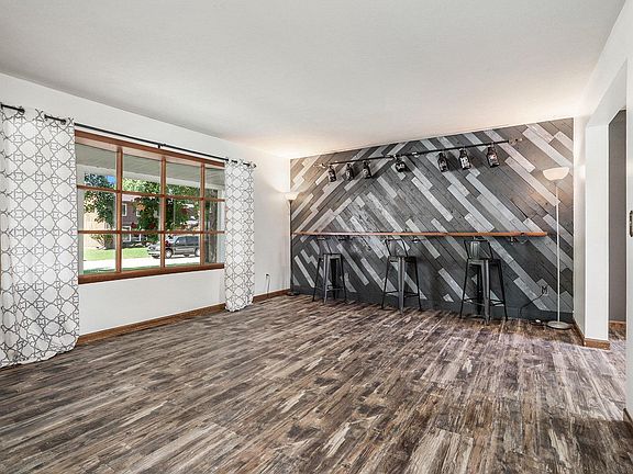 4th image of 624 Windy Cove Ct