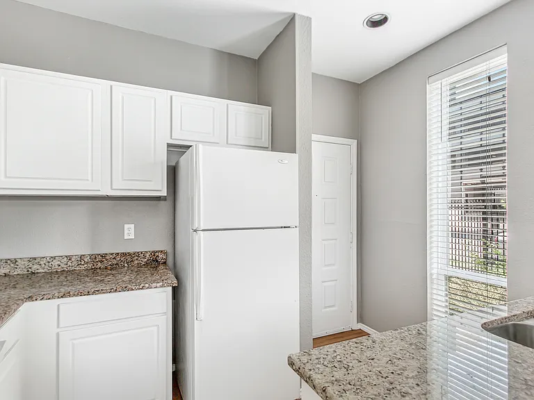 2002 N Fitzhugh Ave #2 — Photo 13