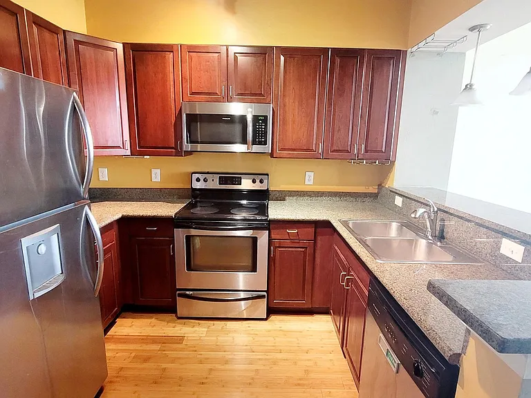1333 W Broad St #514 — Photo 6