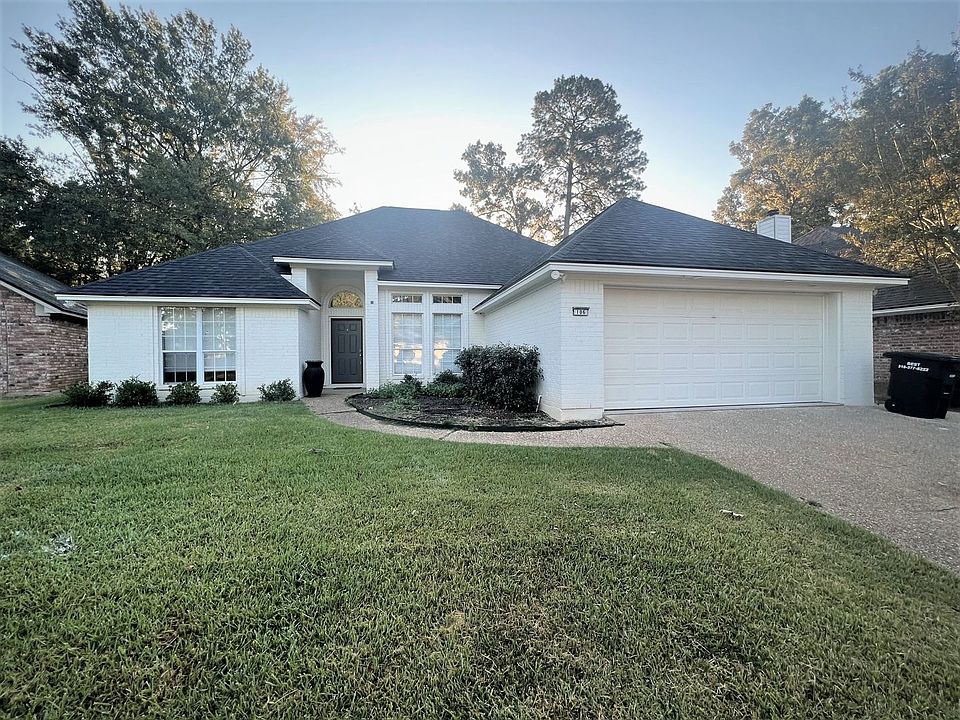 1st image of 106 Hanging Moss Ln