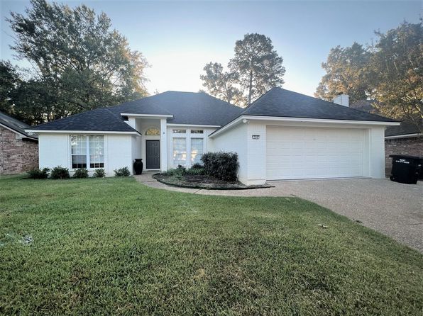 106 Hanging Moss Ln