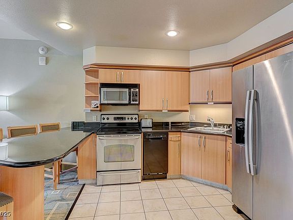 4th image of 211 E Flamingo Rd #601