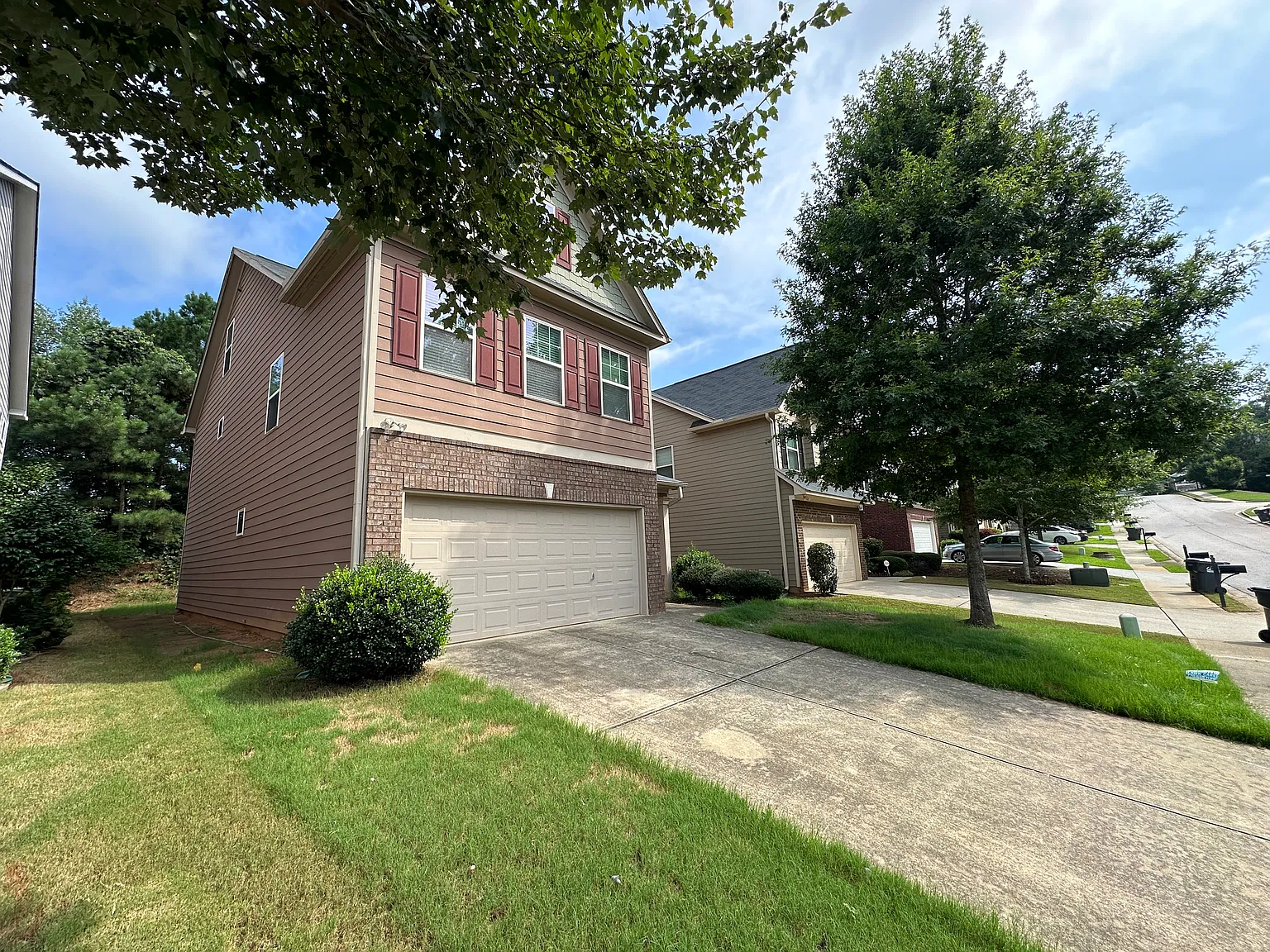 4 bed, 3.5 bath, 2160 sqft, $2,400 — Photo 2