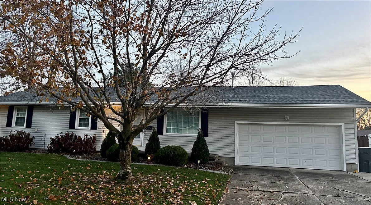4715 Woodridge Dr photo 1