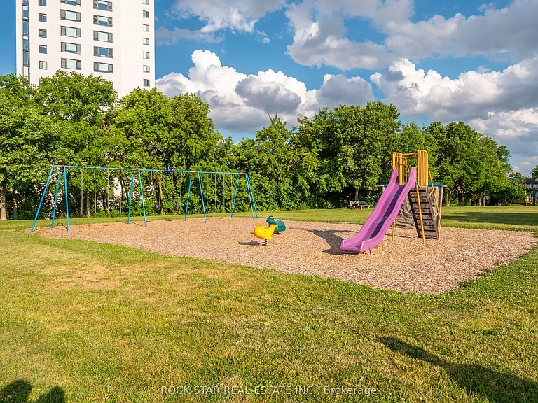 47 Burlington St W — Photo 19
