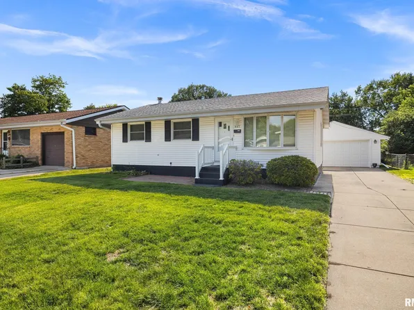 411 Manor St, Pekin, IL 61554