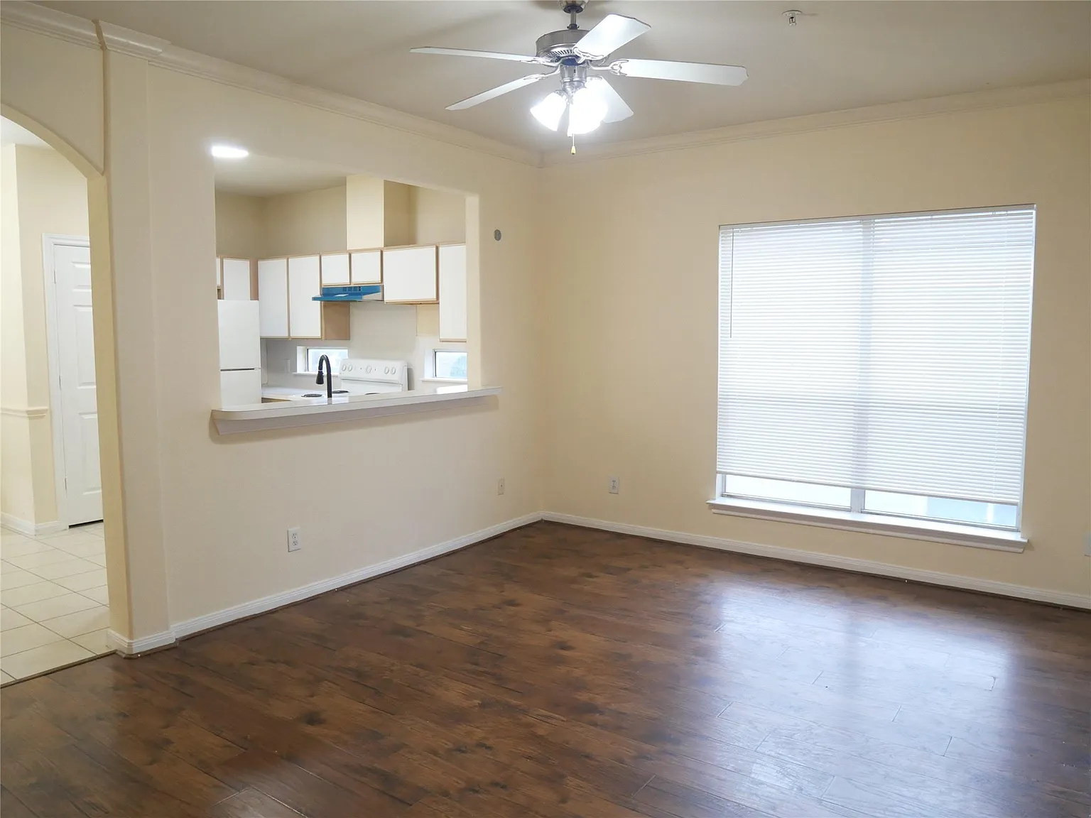 2 bed, 2.0 bath, 912 sqft, $1,275 — Photo 3