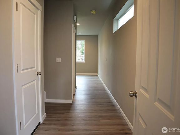 5th image of 3120 Ponderosa Street NE