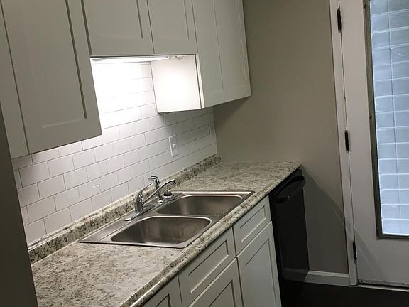 2nd image of 946 Oglewood Ave
