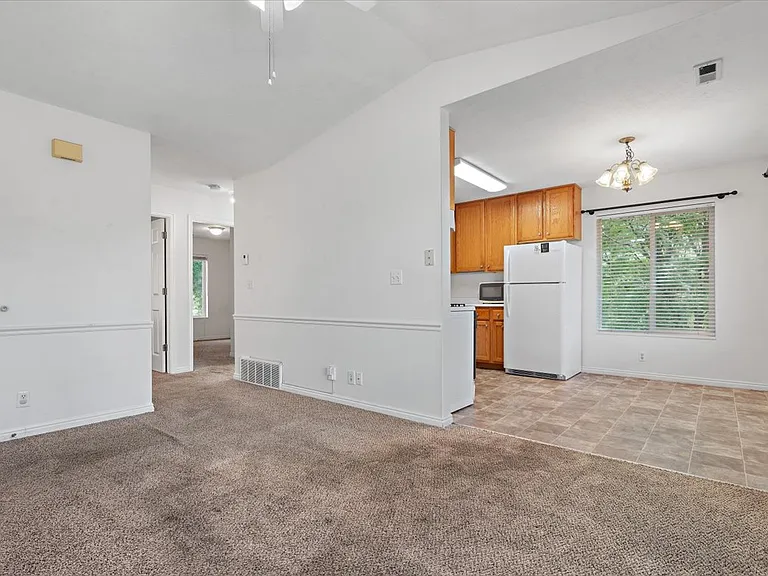 259 N 300 W #33 — Photo 9